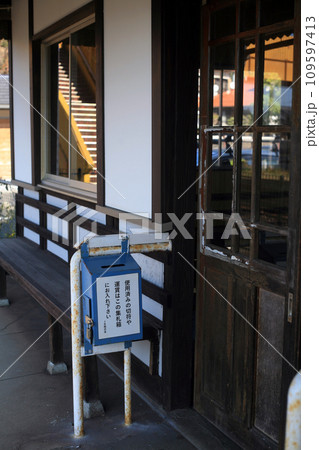 三見駅の改札 109597413