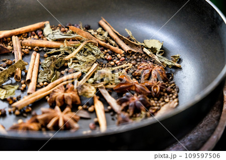 spices in a pan spices in a pan 109597506