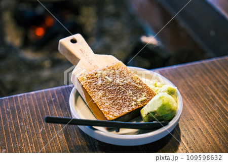 【#そば】山葵と鮫肌おろしを使う手もと 109598632