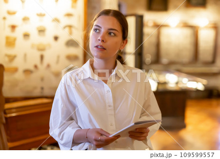 Woman visiting sculpture hall in historical museum 109599557