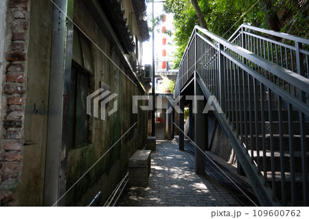 中国観光地の路地裏 109600762