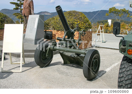 展示される陸上自衛隊の重迫撃砲 109600860