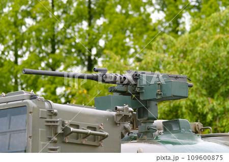 戦車に搭載された陸上自衛隊の重機関銃 109600875