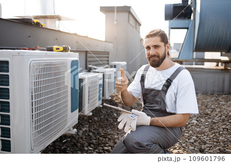 Man master holding tablet and inspecting conditioner outdoor Man master holding tablet and inspecting conditioner outdoor 109601796