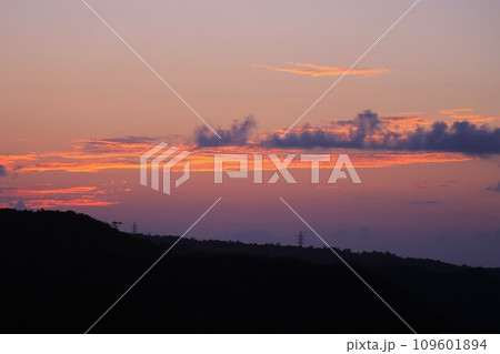 やんばるの夕暮れ 沖縄県大宜味村 やんばるの夕暮れ 沖縄県大宜味村 109601894
