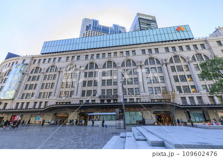大阪市中央区難波 南海なんば駅前のなんば広場 大阪市中央区難波 南海なんば駅前のなんば広場 109602476