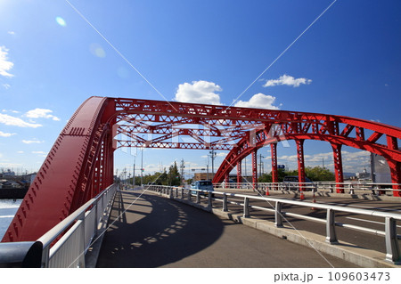 歴史的価値の高い朱色の橋梁（中川橋　愛知県　名古屋市 港区） 109603473