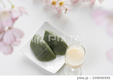 甘酒 草餅 桜の花 甘酒 草餅 桜の花 109606998