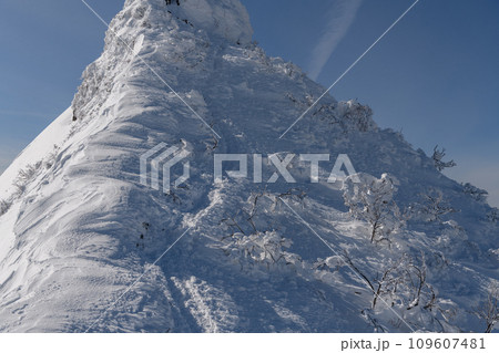 冬の剣ヶ峰山の登山道 109607481