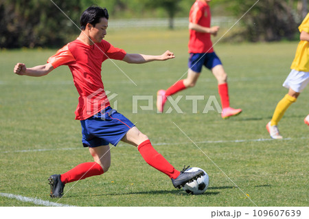 サッカー　フットボール 109607639