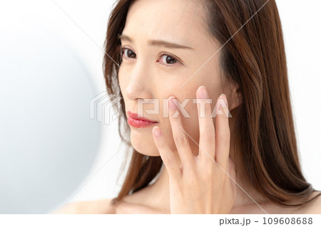 お肌が気になる女性 109608688