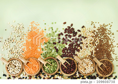 Mix of dry legume varieties: pinto and mung beans, assorted lentils, soyabean, yellow and green peas, chickpea; vegan high protein food for healthy diet Mix of dry legume varieties: pinto and mung beans, assorted lentils, soyabean, yellow and green peas, chickpea; vegan high protein food for healthy diet 109608738