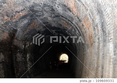 愛岐トンネル群の4号トンネルの中 109609331