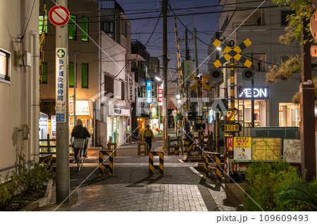 《東京都》柴又駅前・下町風景 《東京都》柴又駅前・下町風景 109609493