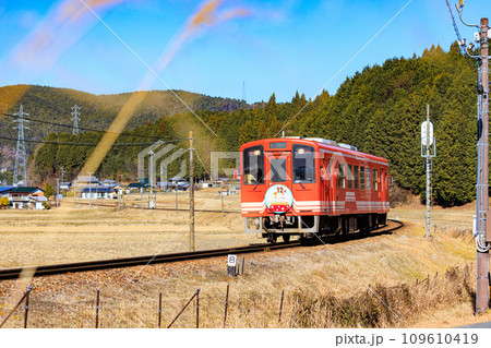 ローカル線を走る明知鉄道 ローカル線を走る明知鉄道 109610419