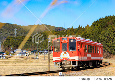 ローカル線を走る明知鉄道 ローカル線を走る明知鉄道 109610420