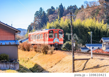 ローカル線を走る明知鉄道 ローカル線を走る明知鉄道 109610421