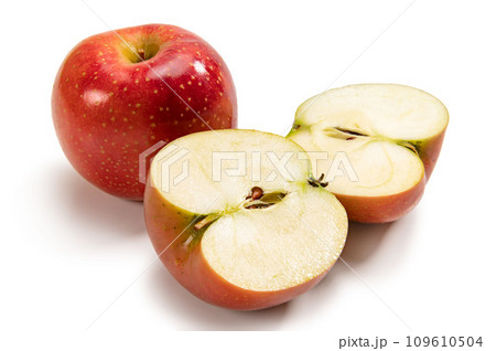 青森県産の赤リンゴ、千雪 109610504