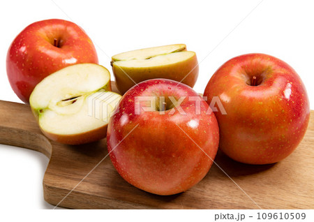 青森県産の赤リンゴ、千雪 109610509