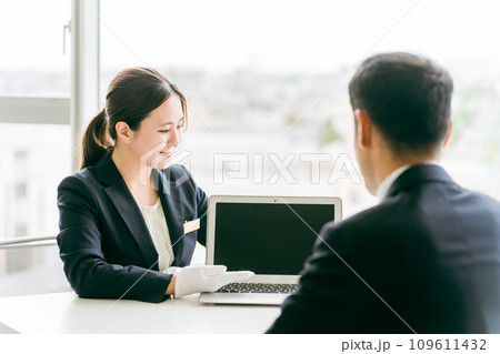 質屋・リサイクルショップで働く鑑定士・査定士・葬祭ディレクター・ウェディングプランナー 109611432