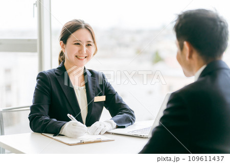 質屋・リサイクルショップで働く鑑定士・査定士・葬祭ディレクター・ウェディングプランナー 109611437