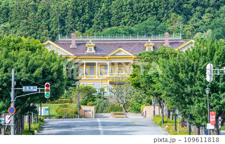 北海道函館市元町　人気の観光名所　令和の改修工事を終えた旧函館区公会堂（遠景） 109611818