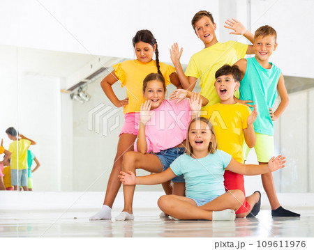 Group photo of kids in studio 109611976