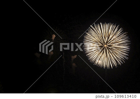 秩父夜祭冬の花火 109613410