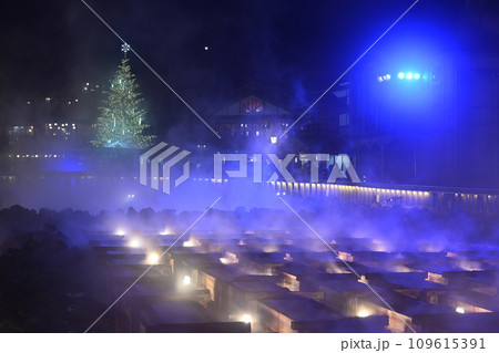 冬の草津温泉 湯畑の夜景 冬の草津温泉 湯畑の夜景 109615391