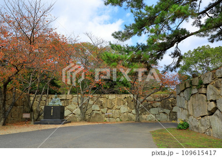 秋の萩城跡指月公園　南門跡 109615417