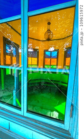 大阪四天王寺の極楽浄土の庭の洋館の八角亭内装 109615972