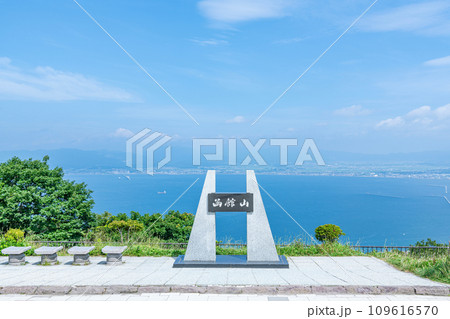 北海道函館市 函館山山頂から望む初夏の函館の街並み 北海道函館市 函館山山頂から望む初夏の函館の街並み 109616570