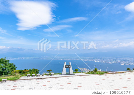 北海道函館市　函館山山頂から望む初夏の函館の街並み 109616577