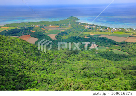 石垣島、野底岳からの風景 石垣島、野底岳からの風景 109616878