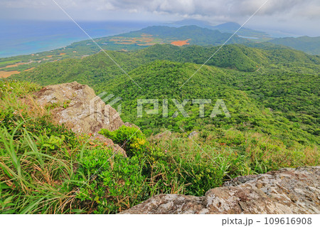 石垣島、野底岳からの風景 石垣島、野底岳からの風景 109616908