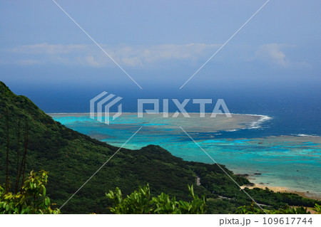 石垣島、野底岳展望台からの風景 石垣島、野底岳展望台からの風景 109617744