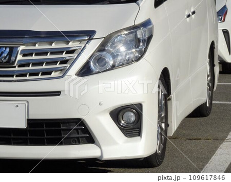 自動車イメージ　トヨタ2代目アルファードのフロントマスク 109617846