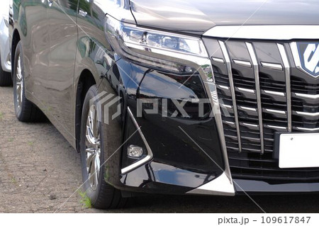 自動車イメージ トヨタ3代目アルファードのフロントマスク 自動車イメージ トヨタ3代目アルファードのフロントマスク 109617847