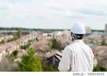 作業着の男性・建設不動産イメージ 作業着の男性・建設不動産イメージ 109618830