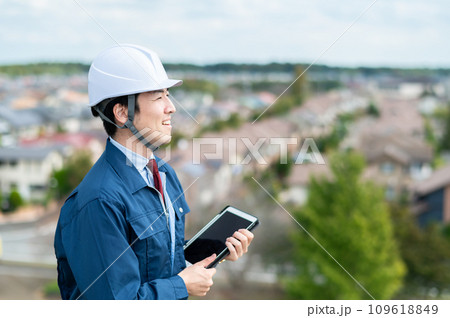 作業着の男性・建設不動産イメージ 作業着の男性・建設不動産イメージ 109618849