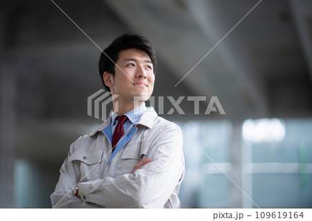 作業着の男性 109619164