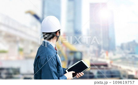 作業着の男性・建設 109619757
