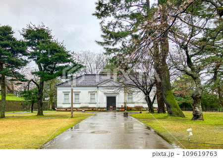 旧第六旅団司令部庁舎 正面 石川県金沢市 雨天 旧第六旅団司令部庁舎 正面 石川県金沢市 雨天 109619763