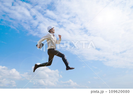 作業着の男性・ステップアップイメージ 109620080