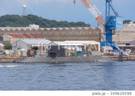 横須賀に停泊する海上自衛隊おやしお型潜水艦 横須賀に停泊する海上自衛隊おやしお型潜水艦 109620598
