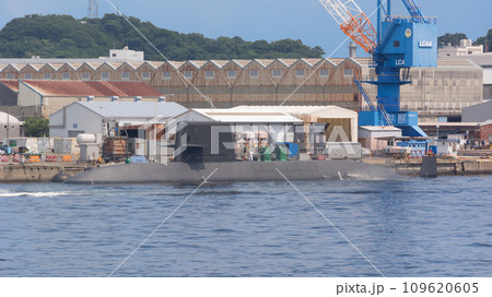 横須賀に停泊する海上自衛隊おやしお型潜水艦 横須賀に停泊する海上自衛隊おやしお型潜水艦 109620605