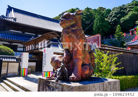 備前焼の狛犬 金刀比羅宮との両参りで知られる由加神社本宮(岡山県倉敷市) 備前焼の狛犬 金刀比羅宮との両参りで知られる由加神社本宮(岡山県倉敷市) 109623452