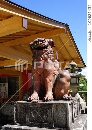 備前焼の狛犬　金刀比羅宮との両参りで知られる由加神社本宮（岡山県倉敷市） 109623454