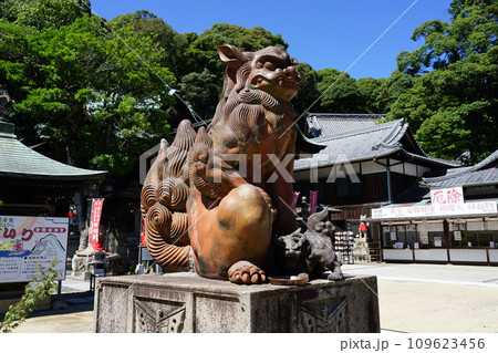 備前焼の狛犬 金刀比羅宮との両参りで知られる由加神社本宮(岡山県倉敷市) 備前焼の狛犬 金刀比羅宮との両参りで知られる由加神社本宮(岡山県倉敷市) 109623456