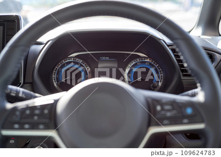 国産車 ハンドル スピードメーター イメージ 109624783